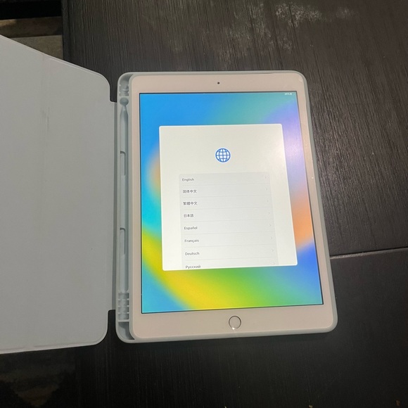 Apple | ipad 8th Generation like new - Picture 5 of 5